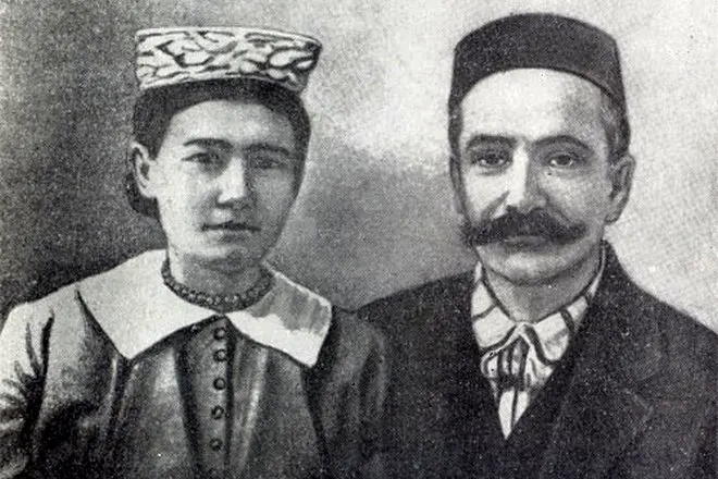 Galiaskar Kamal sareng istri anu kadua di taun 1918