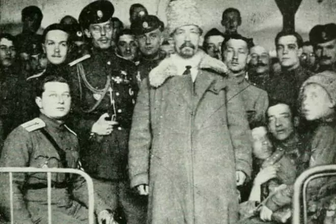 Général Kornilov avec des officiers du régiment de Kornilov