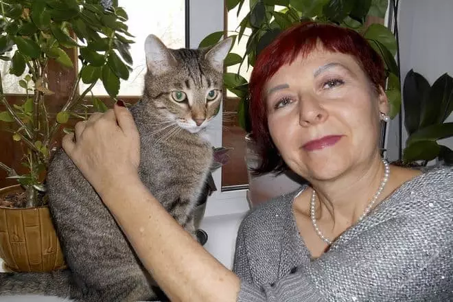 Tamara Kryuková a jej mačka