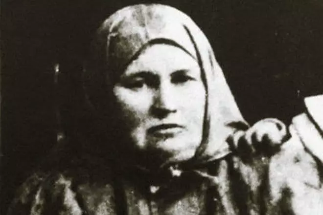 Mahubjamal Sydashev, Ibu Salikha Sydashev