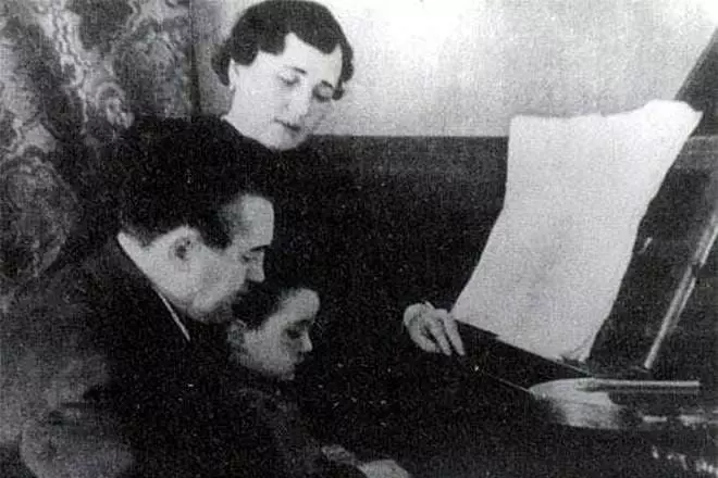 Salih Saidashev dengan putra Emil dan Wife Safia