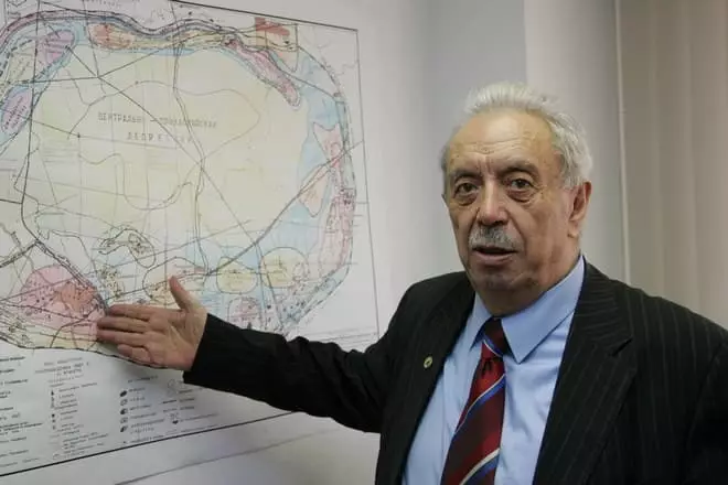 Farman Salmanov në hartën e depozitave të naftës