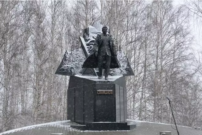 Monument to Pharman Salmanov