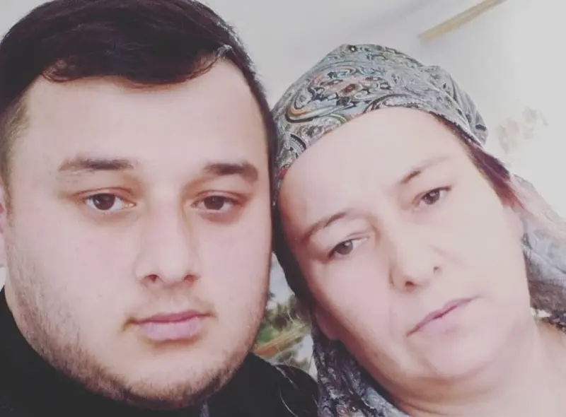 Amirkhan Umera med mamma