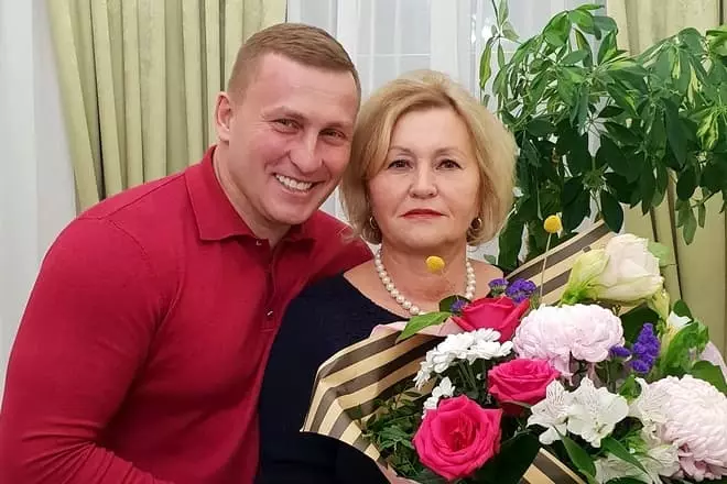 Vladislav Yudin és az anyja