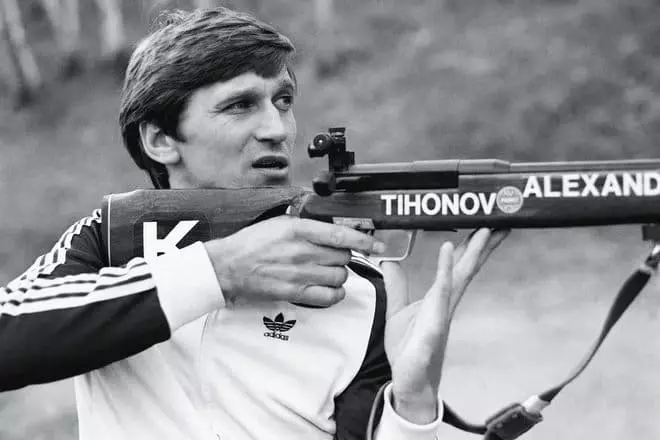 Alexander Tikhonov com um rifle