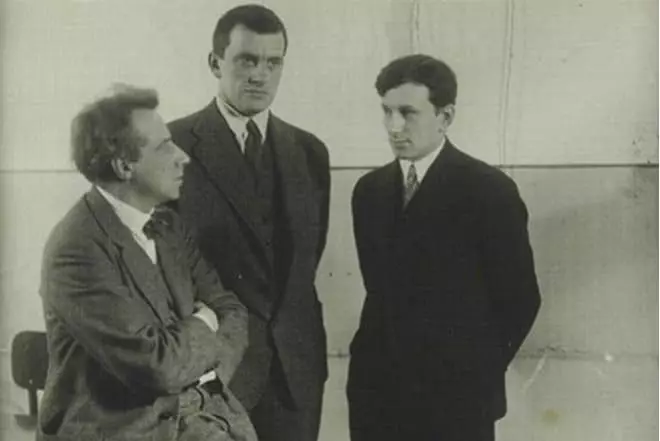 VSevolod Meyerhold, Vladimir Mayakovsky และ Nikolay Erdman