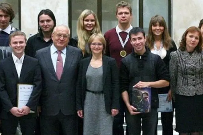 Victor Sadovniki und Ekaterina Tikhonov mit Kollegen in der Moskauer State University