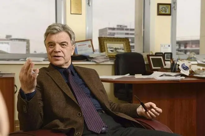 Ruslan Hasbulatov u kancelariji