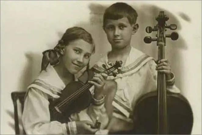 Msislav Rostropovich da bambino con sua sorella Veronica