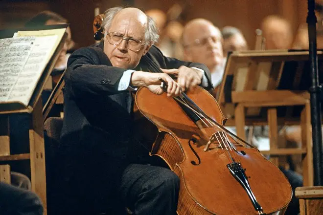 Mstislav Rostropovich spiller cello