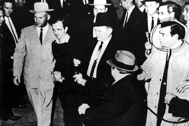 Jack Ruby joqtol lil Harvey Oswald