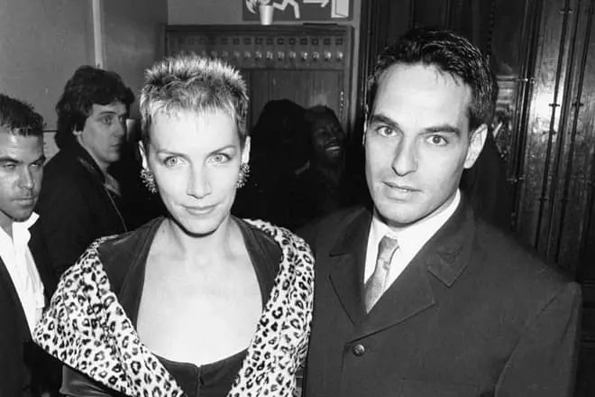 Annie Lennox and uri exchtman