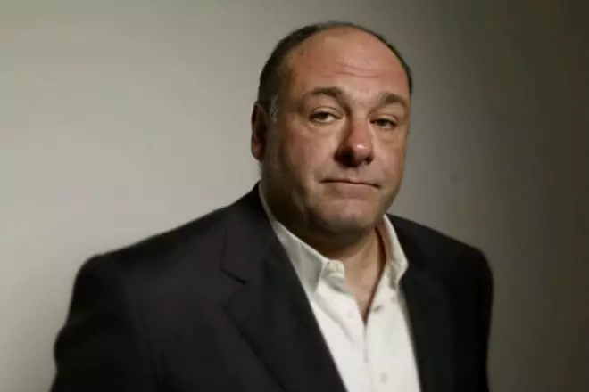 Full James Gandolfini.