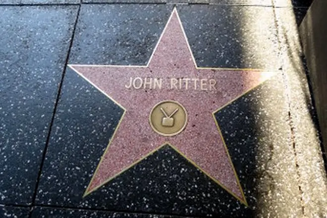 明星John Ritter在“荣耀的胡同”上