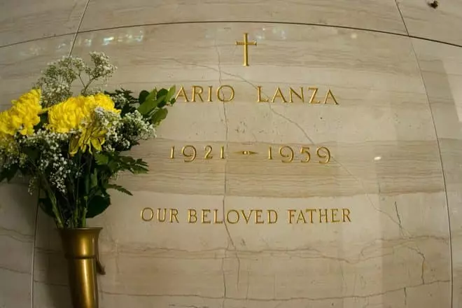 Mario Lantsey Grave.