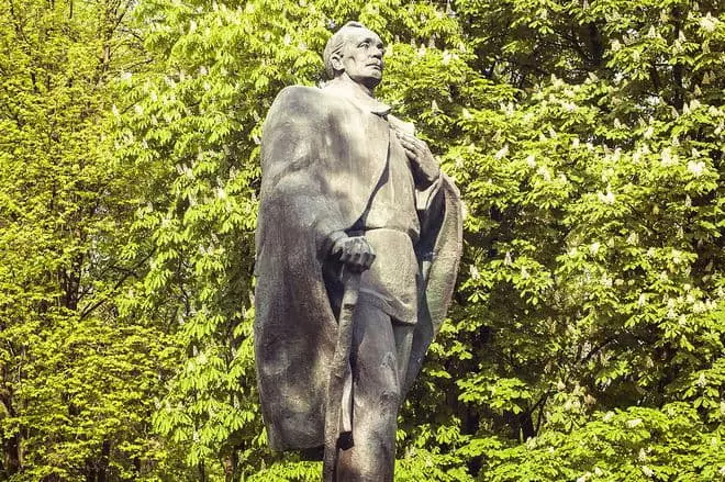 Monument lil Yanke Kupava f'Minsk