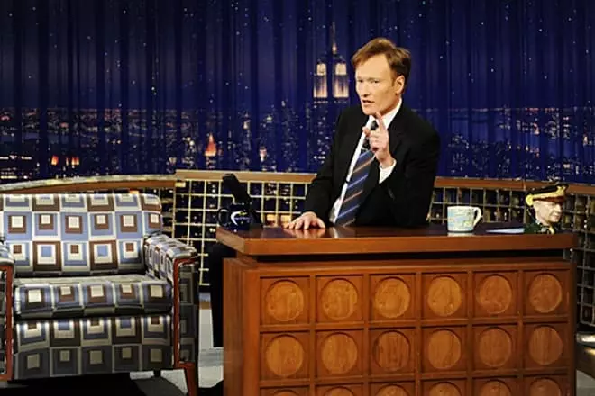 Conan O'Brien en la spektaklo "malfrua nokto"