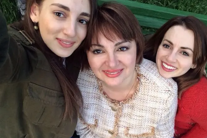 Χριστίνα Κασίρινα με τη μαμά και την αδελφή