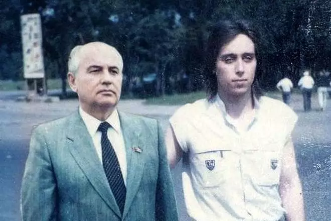 Oleg Divov û Mikhail Gorbachev