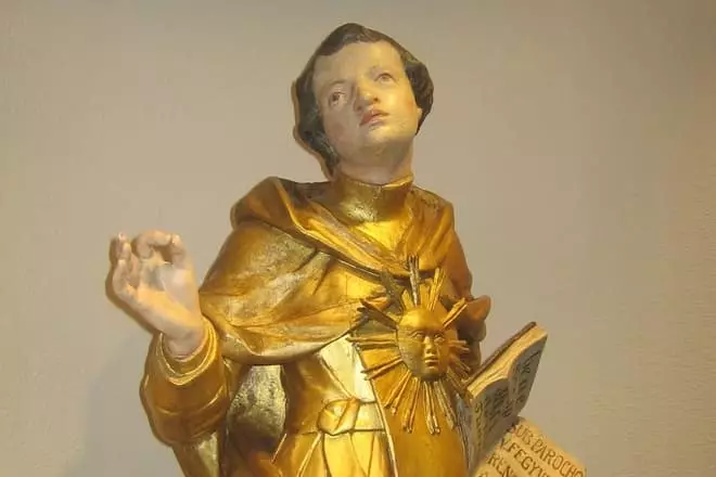 Foma Aquinsky estatua