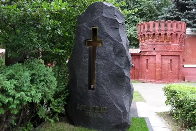 Grave Alfred Schnit Schnit