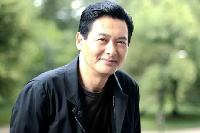 ممثل Chow Yunfat.