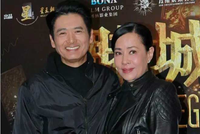 Chow Yunfat hänen vaimonsa kanssa