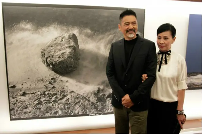 Chow Yunfat med sin kone i 2018