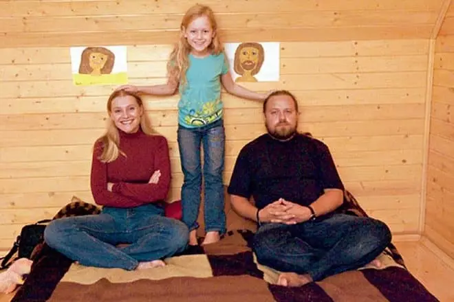 Galina Danilova and Dmitry Koltakov with his daughter