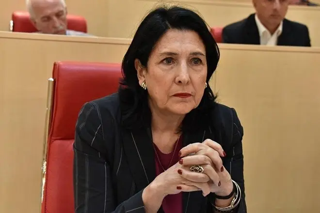 Diplomatiku Salome Zurabishvili.