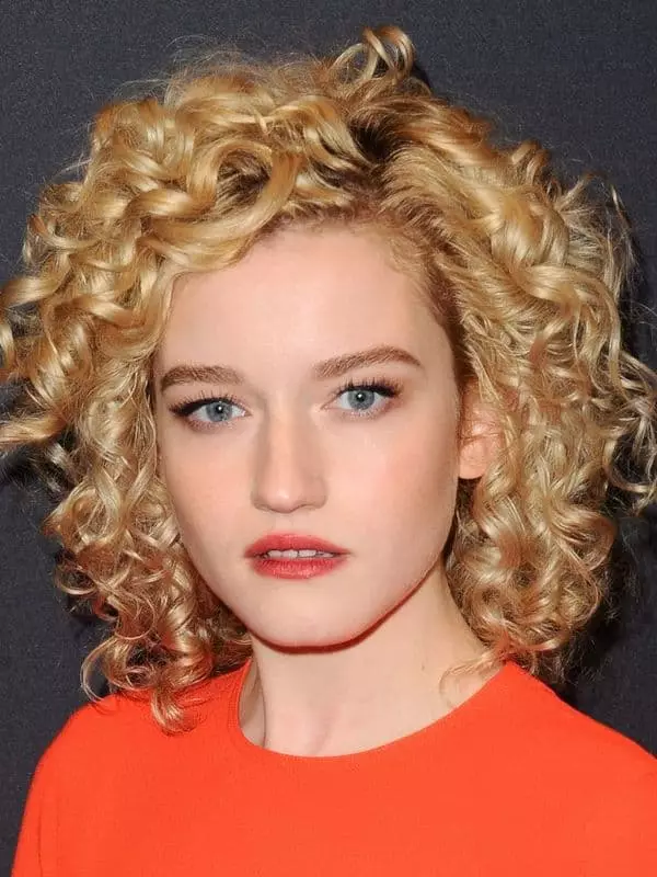 Julia Garner - Photo, Biography, Personal Life, Films, News 2021