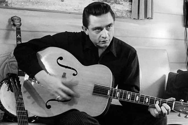 Johnny Cash met een gitaar