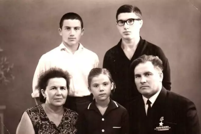 Mikhail Ninatayev med familie