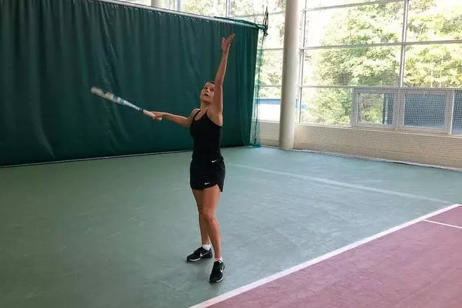 Irina Rossius plays Tennis
