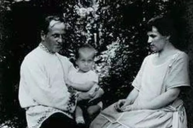 Vera Mukhina ו Alexey טירות עם הבן
