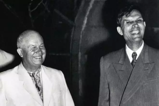 Mikhail Suslov en Nikita Khrushchev