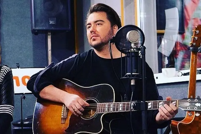 Musician Oleg Shaumarov.