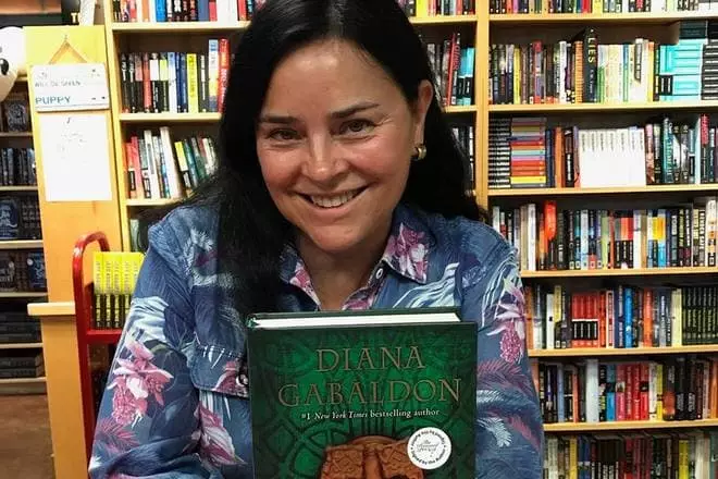 Diana Gabdon dan bukunya