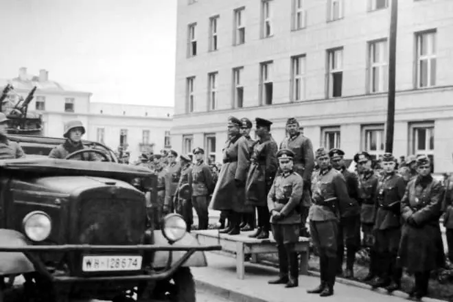 Generál Heinz Guderian a Combridge Semen Krivoshin během převodu Brest-Litovsk Rudé armády