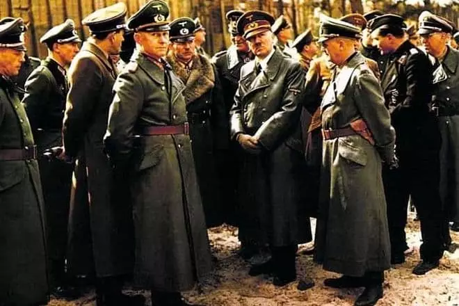 Alfred Iodl、Gudetz Guderian、Wilhelm Keitel、Adolf HitlerとKarl-Otto Zaur