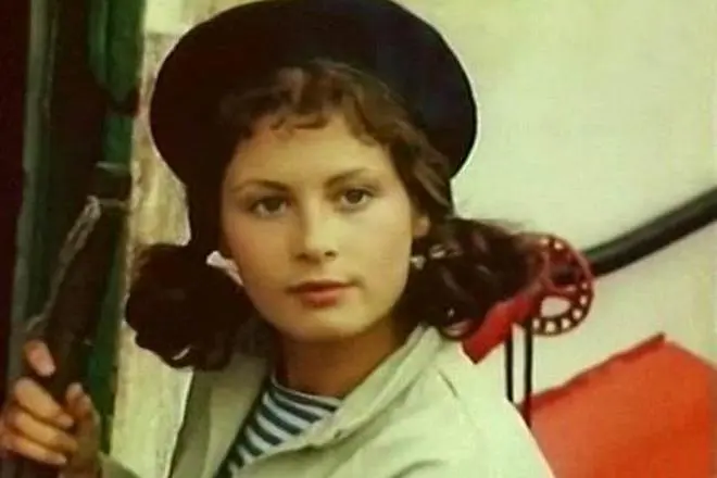 Elena Tonunz ในเยาวชน