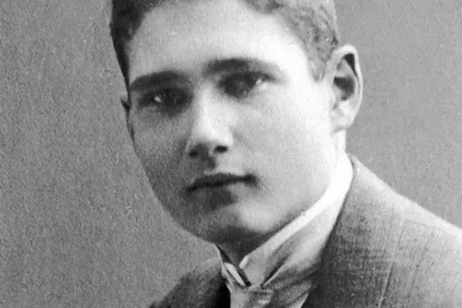 Rudolf Hess ở tuổi trẻ của mình