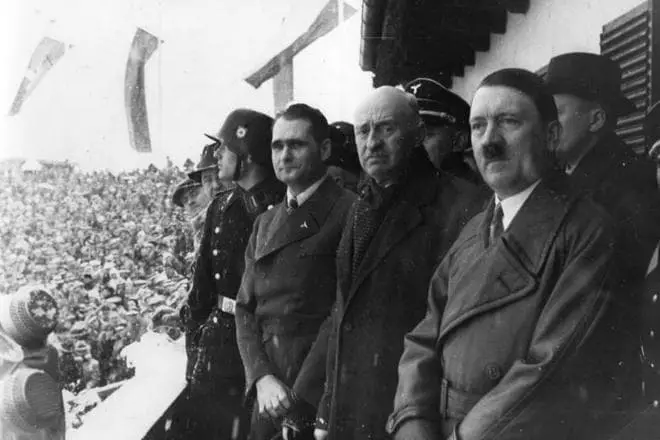 Rudolf Hesse, Henri de Baye-latur e Adolf Hitler na cerimônia de abertura dos Jogos Olímpicos de Inverno de 1936