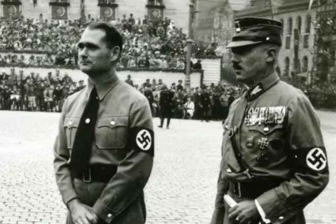 Rudolf Hess kaj Kapo de Assault Taĉments Pfeffer von