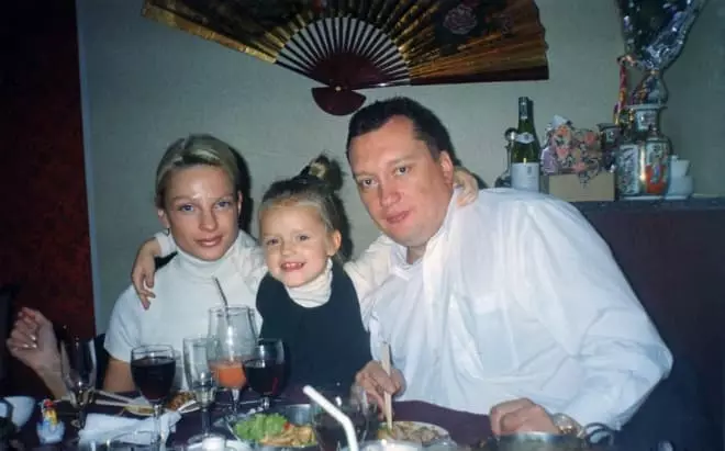 Vadim Tulips amb la seva dona i filla
