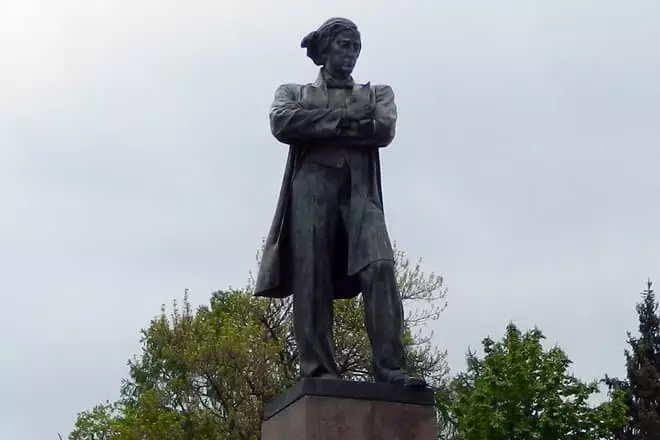 Nikolai Chernyshevsky emlékműve Saratovban