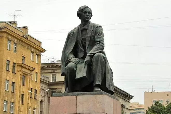 Monument till Nikolai Chernyshevsky i St Petersburg