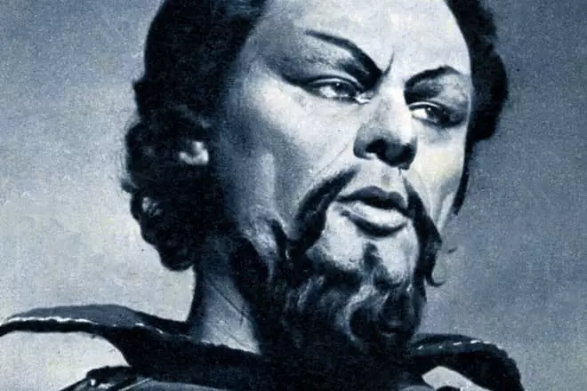 Mario Petri sebagai Agamemnon