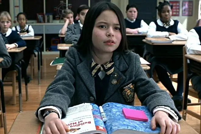 Miranda Kosgrove在電影“岩石學校”